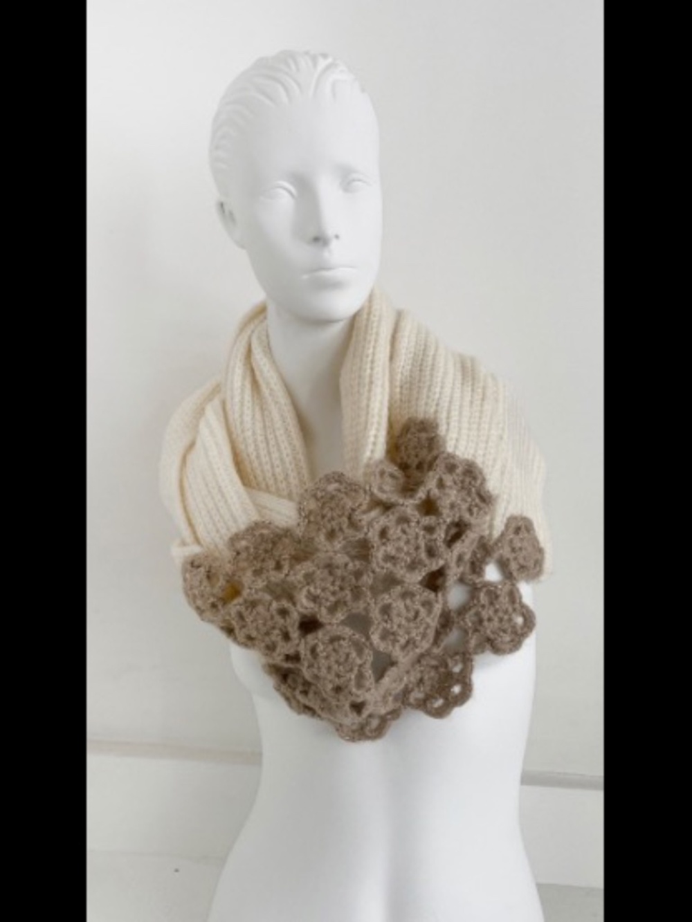 Betsey Johnson Flowers w/ Metallic Knit Eternity Scarf : Ivory/Taupe: New Unused